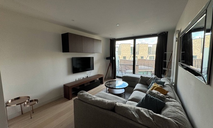 Docklands Apartment | Stylish 1 bed apartment, 8 minutes walk to Excel