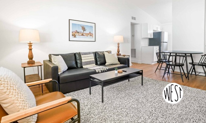 Lindridge-Martin Manor Apartment | Stylish 1 Bed Apartment
