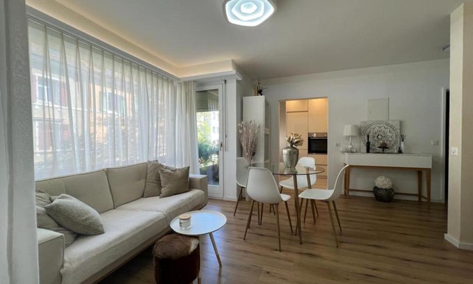 Matthaus Apartment | Stylish 1-bedroom condo close to exhibition square