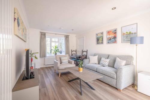 Bray on Thames House | Stylish 1 Bedroom Retreat in Maidenhead