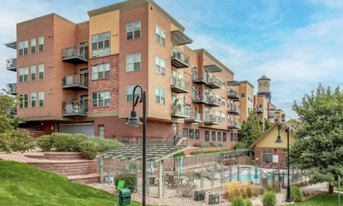 Arvada Condo | Stylish 1B/1B condo with amenities in heart of Olde Town Aravada