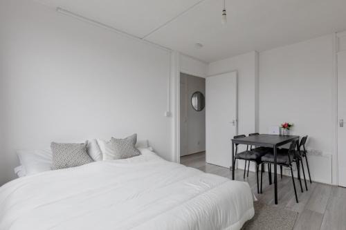 Livesey Apartment | Stylish 1BD Flat with Shard Views Near Bermondsey