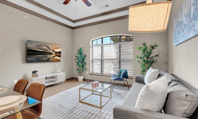 Brady Arts District Apartment | Stylish 1BR Near BOK Center-Gym, Pool, Pet Frndly