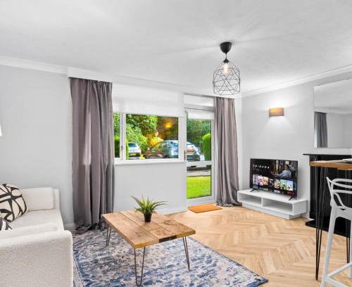 Sutton Coldfield Apartment | Stylish 2-Bed Apartment - Netflix, Garden & Free Parking 21E