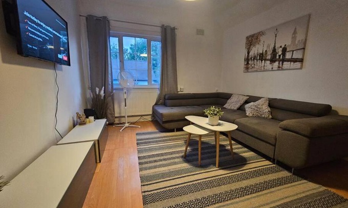 Hunton Bridge Apartment | Stylish 2 Bed Apt - Harry Potter/Leavesden Studios/Watford/Hemel Hempstead - Families/Professionals & Contractors Welcome - Serviced Accomodation