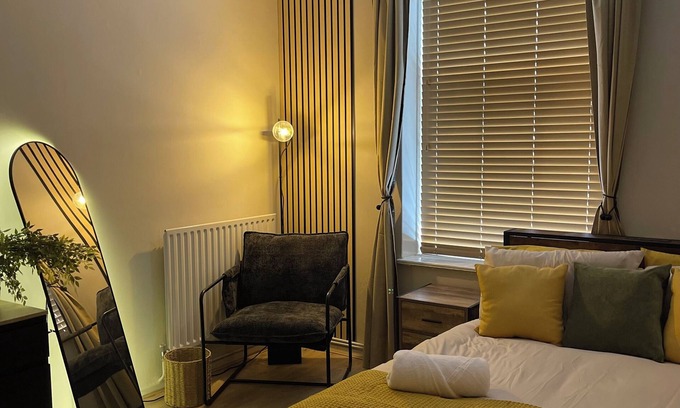 Evelyn Apartment | Stylish 2-Bed Flat - Heart of London *Zone 2*