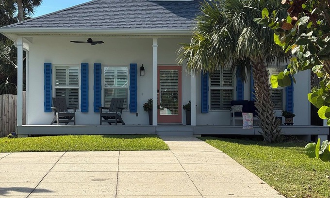 New Smyrna Beach Cottage | Stylish 2-bedroom cottage fully furnished in New Smyrna Beach
