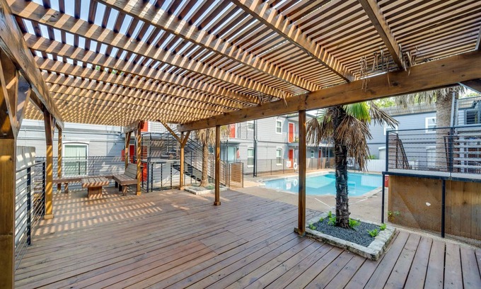 Hyde Park Apartment | Stylish 2BR Near UT Hyde Park Evonify