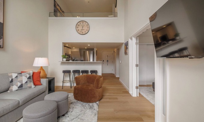 Belltown Condo | Stylish 2BR Penthouse with Parking & Pool!