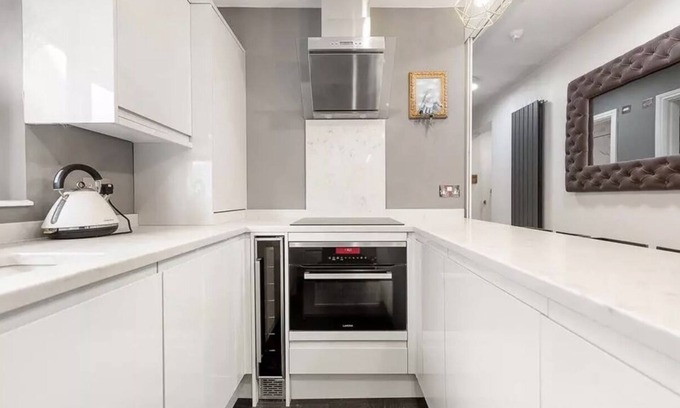 Courtfield Apartment | Stylish 3 Bed Chelsea Home /Prime Location