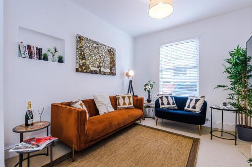 Chester House | Stylish 3-Bed City Centre Home in Chester by 53 Degrees Property, Ideal for Groups, Private Parking!