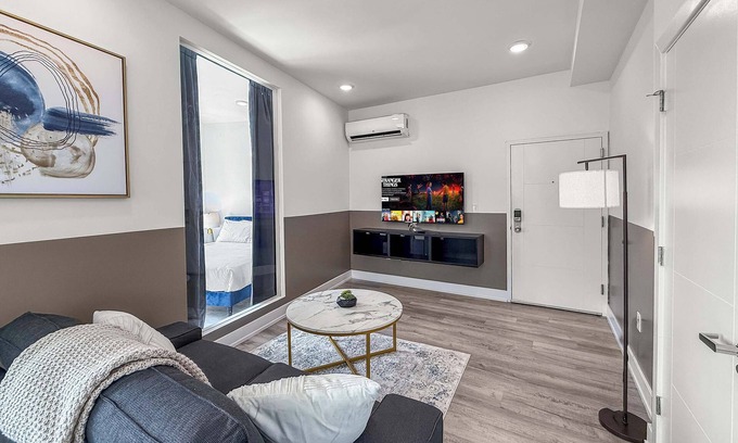 Olde Kensington Apartment | Stylish 3BD | Sleeps 6 | Northern Liberties