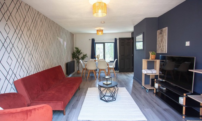Hatfield House | Stylish 3Bed Home