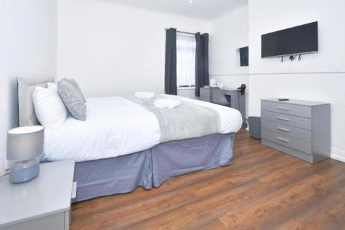 Stoke-on-Trent House | Stylish 3bedroom near Stoke-on-Trent hospital