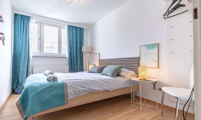 Favoriten Apartment | Stylish 3BR Apt W/Balcony | City Center