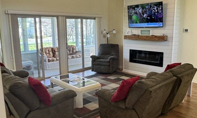 Plantations East Condo | 🏖️ Stylish 3BR Beach Condo | Close to Lewes & Rehoboth | Parking + Porch