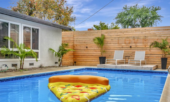 Fullerton House | Stylish 3Br with LUX Amenities and elegant design. 9 Mins to Disneyland & More!