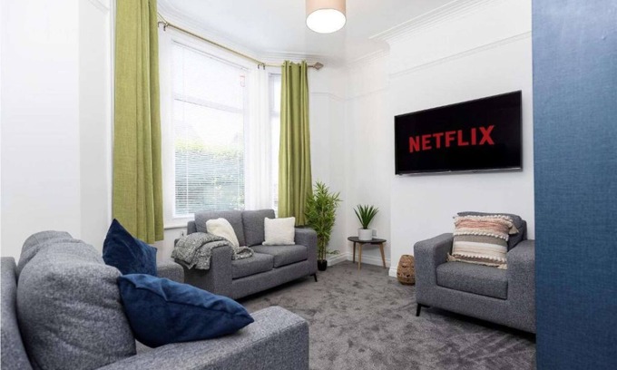 Redcar House | Stylish 5 bedroom house in Redcar which sleeps up to 10