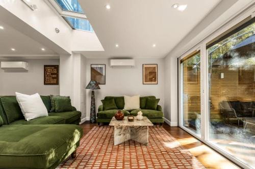 West Kensington Apartment | Stylish 5-Bedroom London Retreat