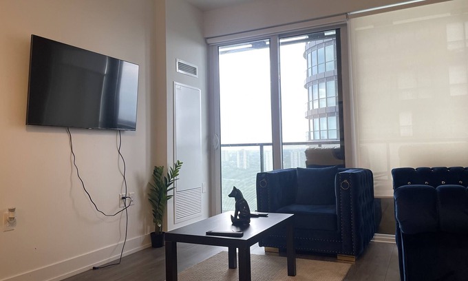 Cabbagetown Condo | Stylish and centrally located condo -15 min from downtown