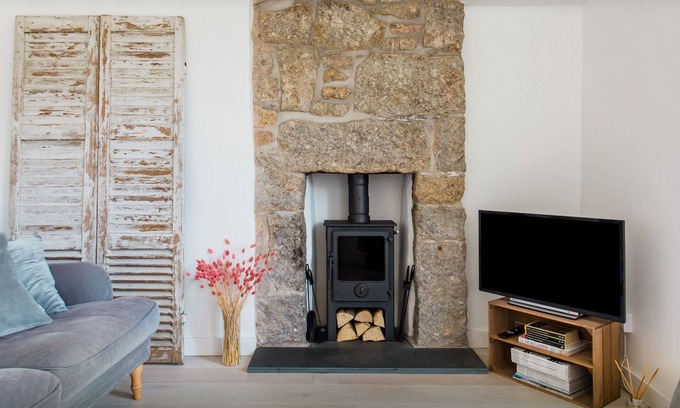 Mousehole Cottage | Stylish and cosy cottage in the centre of Mousehole close to the harbour
