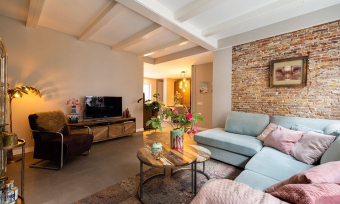 Centrum House | Stylish and elegantly furnished home in the charming, historic Vijfhoek district of Haarlem.