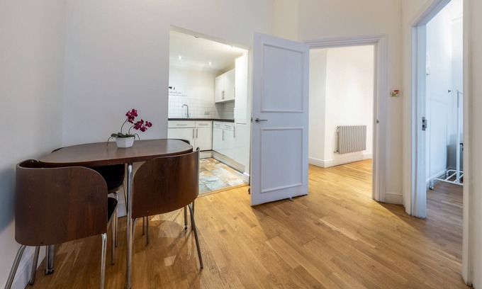 Harrow Road Apartment | Stylish and Spacious 3RB in Maida Vale!