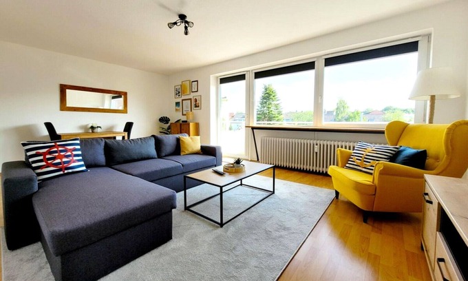 Heppens Apartment | Stylish Apartment with Balcony