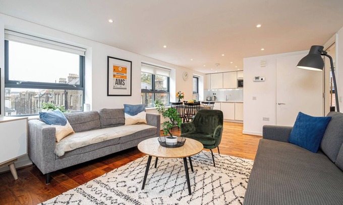 The City of London Apartment | Stylish Apartment on Lombard Lane