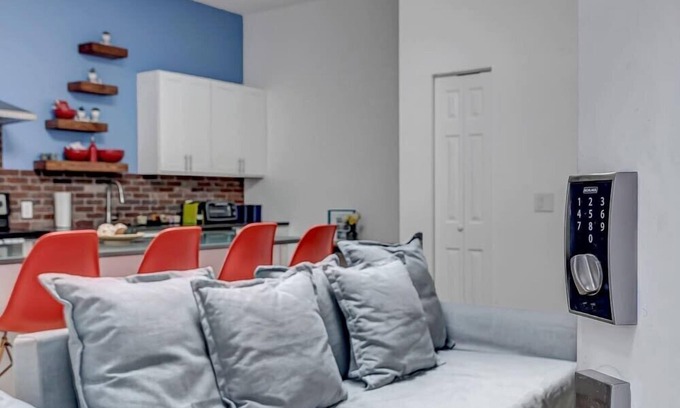 Springfield Apartment | Stylish Apartments Perfect for Relaxation!
