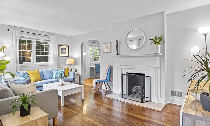 Mount Lebanon House | Stylish ♥ Baby Friendly ♥ 15min to DT PGH ♥ Great Yard
