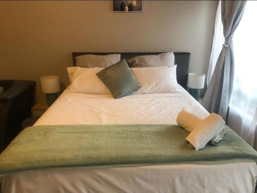 Lone Hill Apartment | Stylish Bachelor Pad in the Heart of Fourways