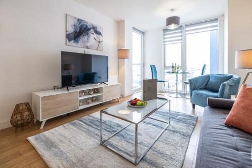Central Milton Keynes Apartment | Stylish City Centre Apartment - Home From Home With Fully-Equipped Kitchen, Smart TV, Netflix, Superfast WiFi, Free Parking, Self Check-In - By Brightleap Apartments
