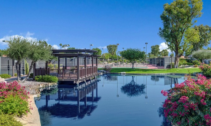 Sunrise Vista Chino Condo | Stylish Condo at Sunrise Racquet Club-Close to Palm Springs Shopping and Dining