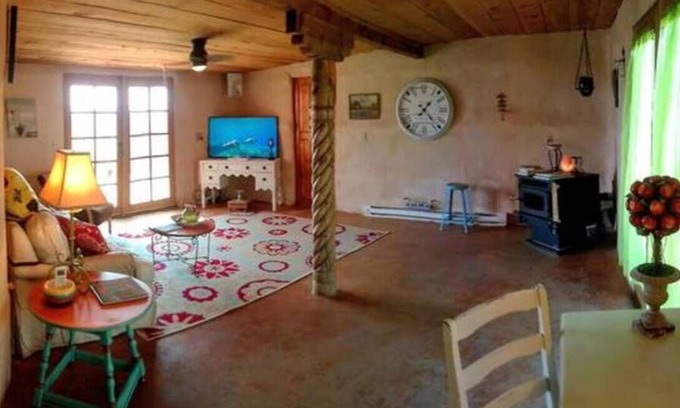 Canoncito House | Stylish County Casita, 1Br, Views, Wifi & AC