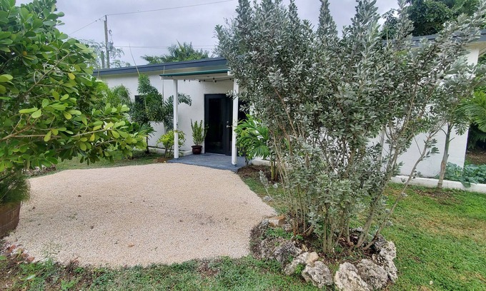 Homestead House | Stylish cozy modern open concept guest house