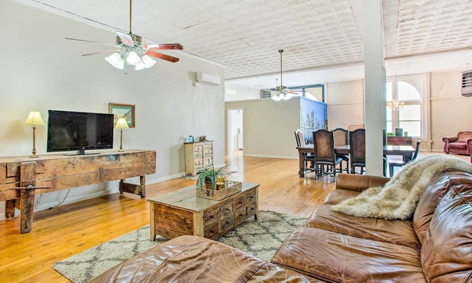 Denison Apartment | Stylish Denison Apt at the Heart of Main St!