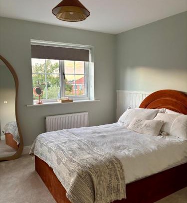 Harrogate House | Stylish double room females and couples only