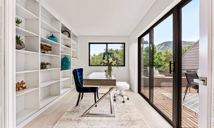 Lower Arapahoe Condo | Stylish Downtown 2BR Condo in West End