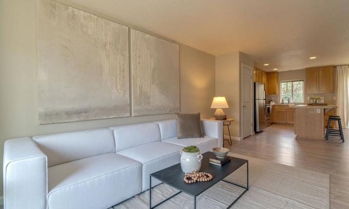 Vancouver House | Stylish Entire Townhome w/greenspace throughout! Serene!