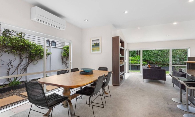 Remuera Apartment | Stylish Executive Remuera Home| by Furnished Rentals