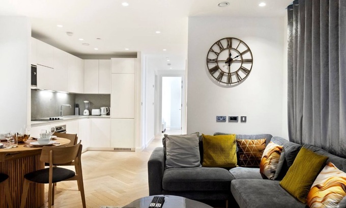 Dudden Hill Apartment | Stylish Flat-Leisure Pool & Gym