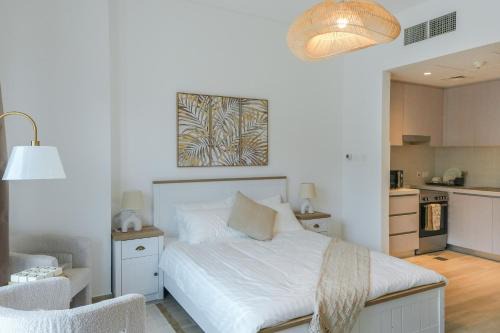 Madinat Zayed Apartment | Stylish & Fully Furnished Studio in Yas Island