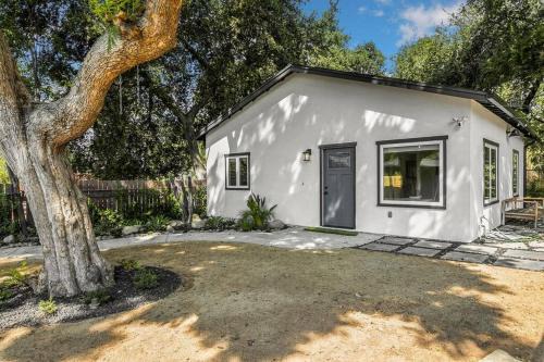 Claremont House | Stylish guest house near colleges