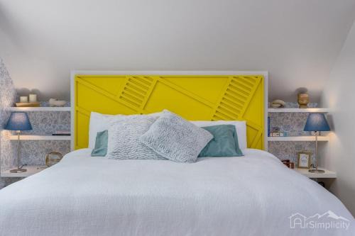 Clayton House | Stylish Guesthouse Steps To Park W Tub & Tv