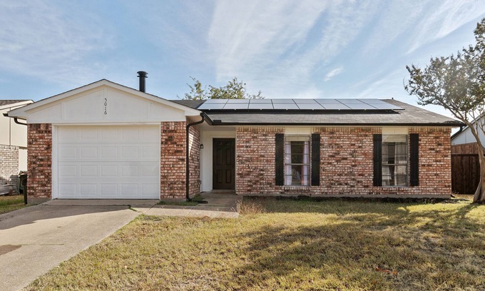 The Colony House | Stylish Home 3Bed 2Bath Yard & Ample Amenities