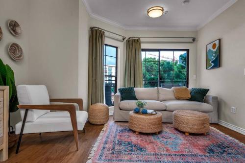 Downtown Apartment | Stylish in Sunny Santa Monica walk to Beach & Pier