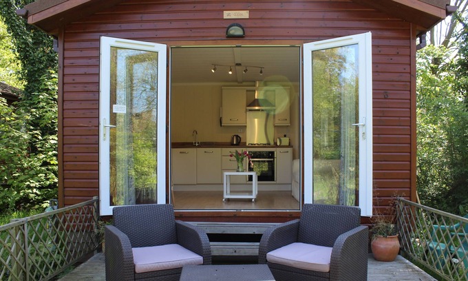 Chichester Cabin | Stylish Lodge Retreat, Surrounded by Peaceful Wild Gardens - Nearby Goodwood!