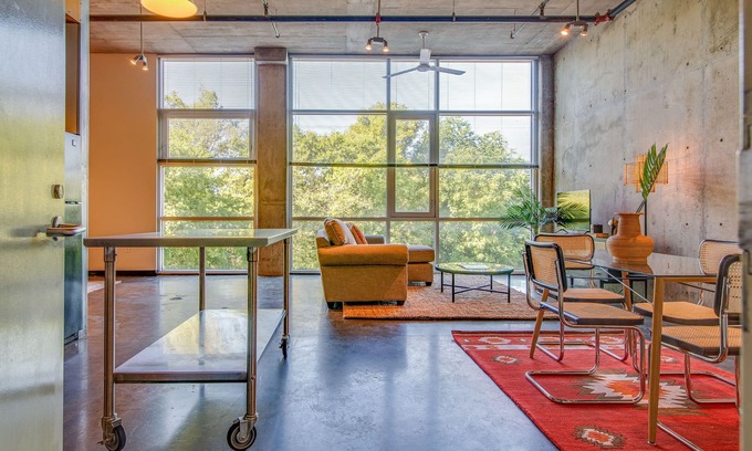 Downtown Nashville Apartment | Stylish Loft Near Downtown Broadway!