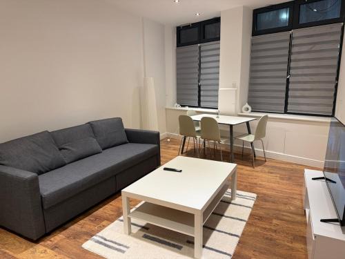Royal Docks Apartment | Stylish modern apartment